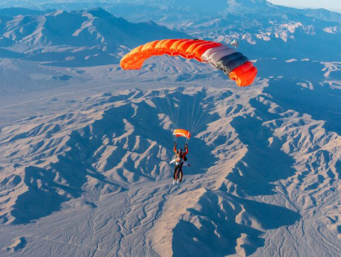 Saut en parachute à Las Vegas LasVegas.fr